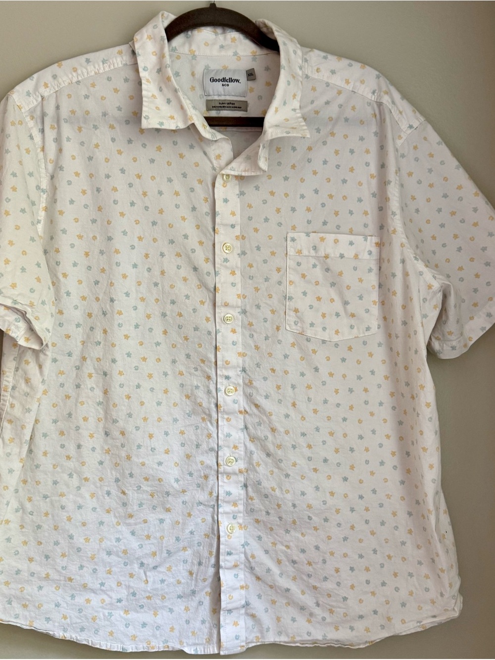 Goodfellow & Co White Short-Sleeve Button-Up Shirt with Subtle Print